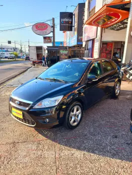FORD FOCUS 2.0 GLX 16V 4 portas