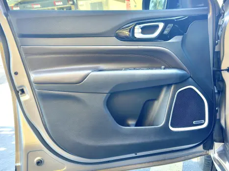 COMMANDER 1.3 T270 TURBO FLEX OVERLAND AT6