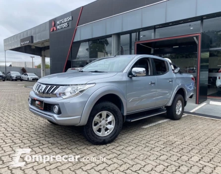 Mitsubishi L200 TRITON 2.4 16V Turbo Sport HPE TOP CD 4X4 4 portas