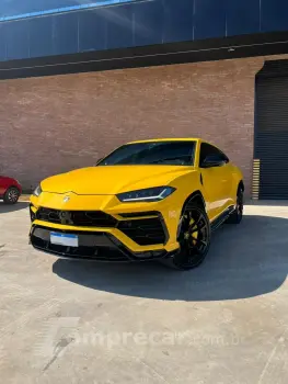 Lamborghini URUS 650-4 4 portas