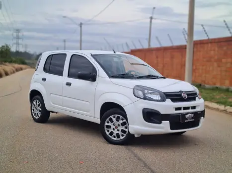 Fiat Uno Attractive 1.0 8V (Flex) 4p 4 portas