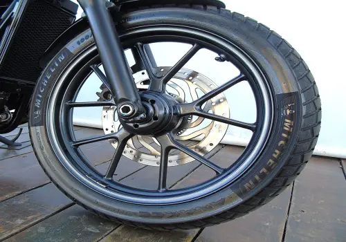 TRIUMPH STREET TWIN