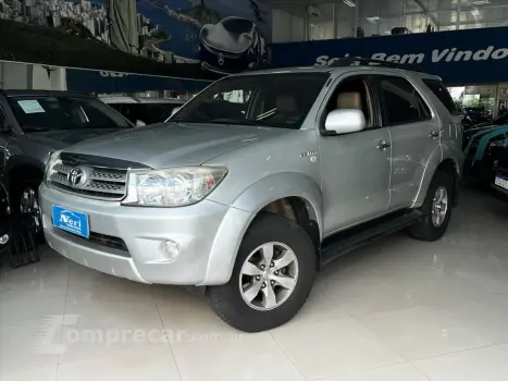 Toyota HILUX SW4 2.7 SR 4X2 7 LUGARES 16V GASOLINA 4P AU 4 portas