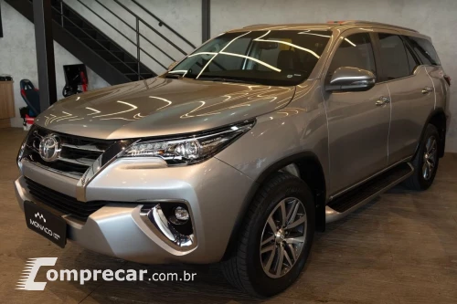 Hilux SW4 2.8 4P SRX 4X4 7 LUGARES TURBO DIESEL AUTOMÁTICO