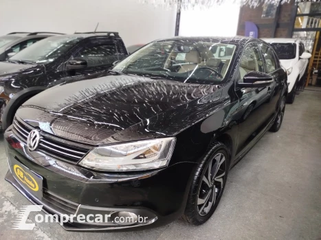 Volkswagen Jetta Confortline 2.0 4 portas