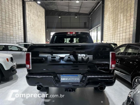 CLASSIC 5.7 V8 GASOLINA LARAMIE NIGHT EDITION CD 4X4 AUTOMÁT