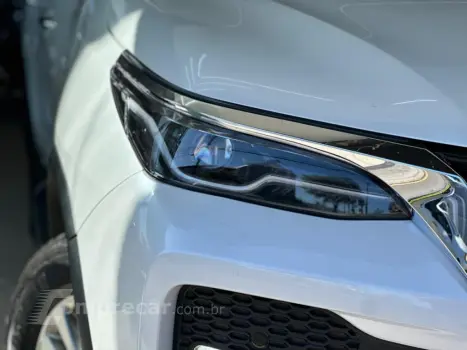 HILUX SW4 2.8 D-4D TURBO DIESEL SRX 7L 4X4 AUTOMÁTICO