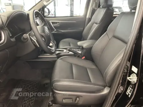 HILUX SW4 2.8 D-4D TURBO SRX PLATINUM 7L 4X4 AUTOMÁTICO