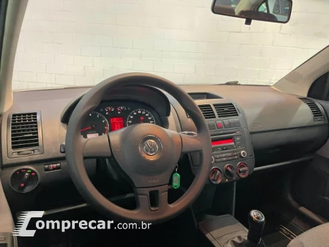 POLO SEDAN - 1.6 MI COMFORTLINE 8V 4P MANUAL