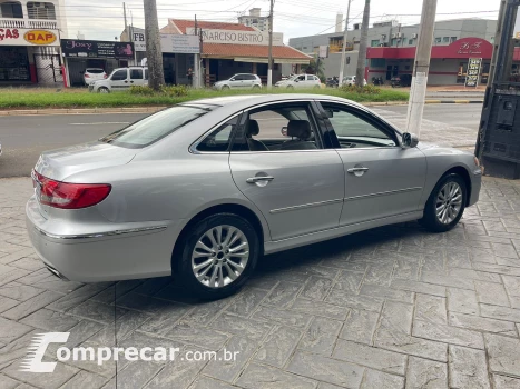 AZERA 3.3 MPFI GLS Sedan V6 24V