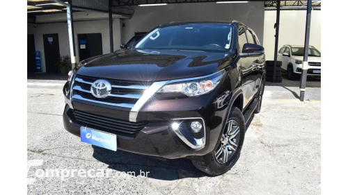 Toyota HILUX SW4 - 2.7 SRV 7 LUGARES 4X2 16V 4P AUTOMÁTICO 4 portas