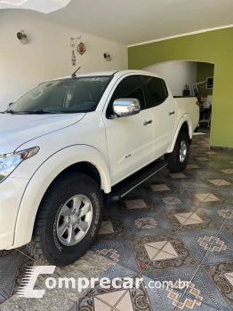 Mitsubishi L200 TRITON 2.4 16V Turbo Sport Hpe-s CD 4X4 4 portas