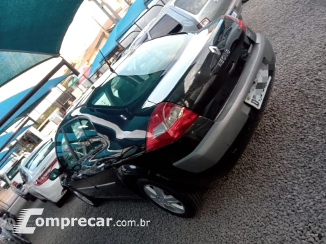 Megane Sedan 2.0 16V 4P DYNAMIQUE