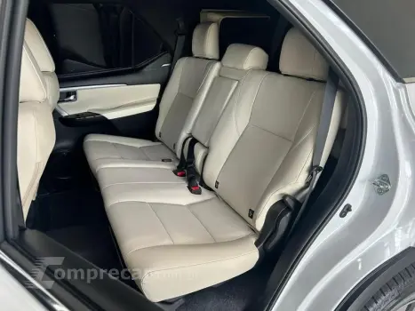 HILUX SW4 DIAMOND 2.8 TB 4X4 DIE. AUT.