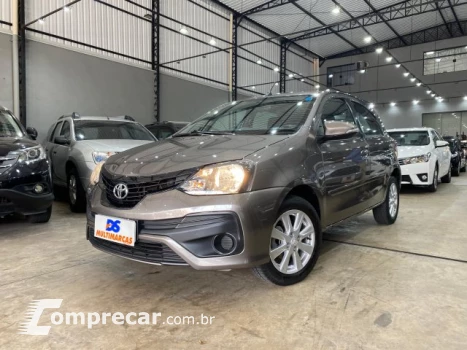 Toyota ETIOS HATCH - 1.5 X PLUS 16V 4P MANUAL 4 portas