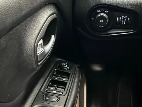 Renegade 1.8 4x2 (Aut) (Flex) (PCD)