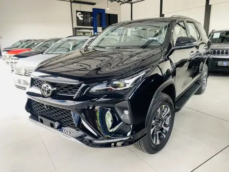 Toyota HILUX SW4 2.8 D-4D TURBO DIESEL SRX PLATINUM 7L 4X4 AUTOMÁTI 4 portas