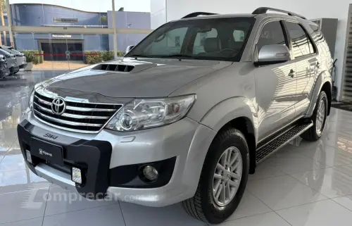 Toyota Hilux SW4 SRV 3.0 4X4 (7 Lugares) 4 portas