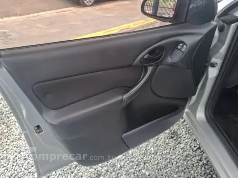 FOCUS HATCH - 1.6 GL 8V 4P MANUAL