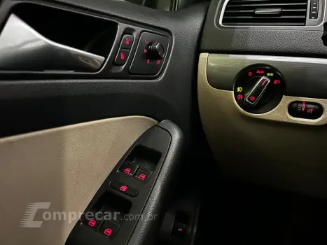 JETTA 2.0 COMFORTLINE FLEX 4P TIPTRONIC
