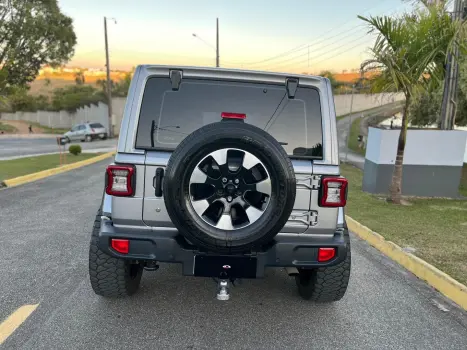 WRANGLER 2.0 TURBO GASOLINA SAHARA 4P 4X4 AT8