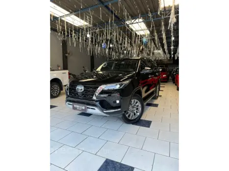 HILUX SW4 2.8 D-4D TURBO DIESEL SRX 7L 4X4 AUTOMÁTICO