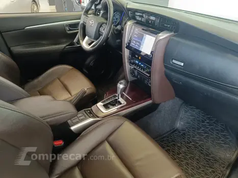 HILUX SW4 2.8 SRX 4X4 16V TURBO INTERCOOLER 4P AUTOMÁTICO