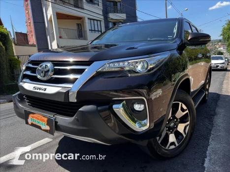 Toyota HILUX SW4 2.8 SRX Diamond 4X4 7 Lugares 16V Turbo Intercoole 4 portas