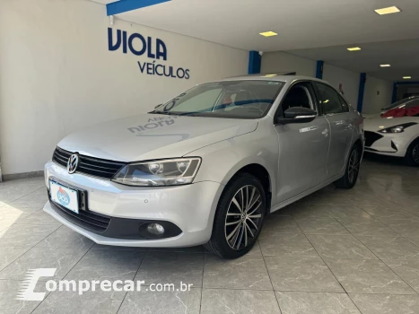 Volkswagen JETTA 2.0 TSI Highline 211cv 4 portas