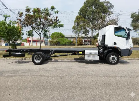 Accelo 1017 + Carroceria - Chassi