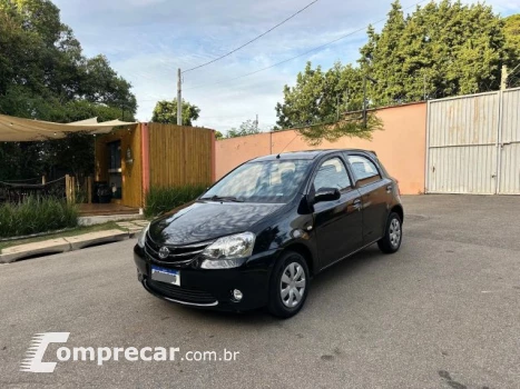 Toyota ETIOS HATCH - 1.3 XS 16V 4P MANUAL 4 portas