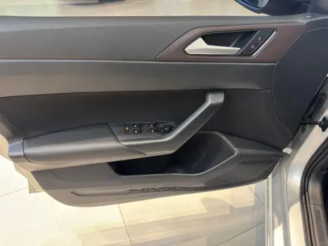 Virtus 1.0 4P 200 TSI FLEX HIGHLINE AUTOMÁTICO