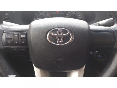 HILUX - 2.8 D-4D TURBO CD POWER PACK 4X4 MANUAL