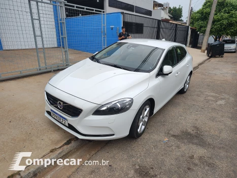 Volvo V40 2.0 T4 Dynamic Turbo 4 portas