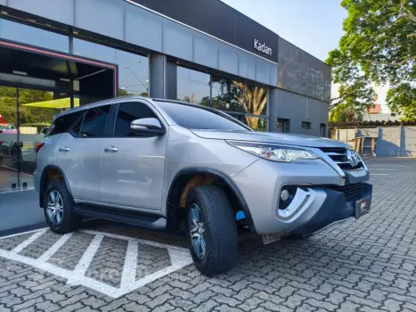 HILUX SW4 2.7 SR 7 Lugares 4X2 16V