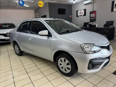 Toyota ETIOS 1.5 XS Sedan 16V 4 portas