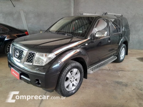 NISSAN Pathfinder LE 4x4 2.5 4 portas