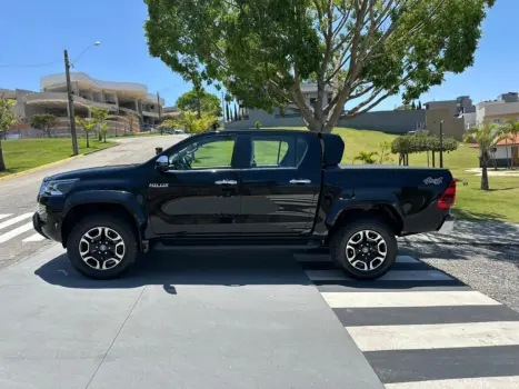 HILUX 2.8 D-4D TURBO DIESEL CD SRX PLUS 4X4 AUTOMÁTICO