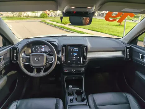 XC 40 2.0 T5 GASOLINA MOMENTUM AWD GEARTRONIC