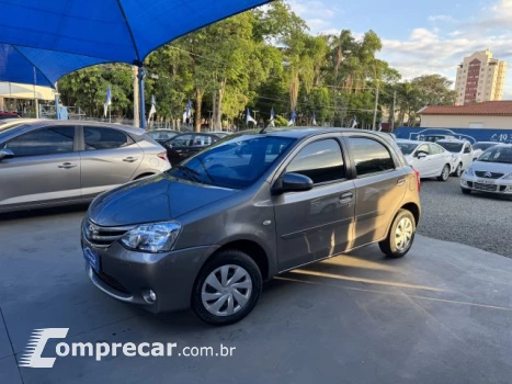 Toyota ETIOS HATCH - 1.5 XS 16V 4P AUTOMÁTICO 4 portas