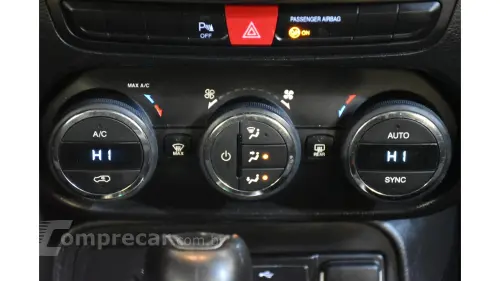 RENEGADE - 1.8 16V LONGITUDE 4P AUTOMÁTICO