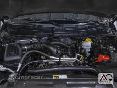 CLASSIC 5.7 V8 Laramie Night Edition CD 4X4