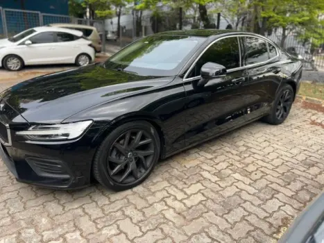 Volvo S60 - 2.0 T4 MOMENTUM 4P AUTOMÁTICO 4 portas