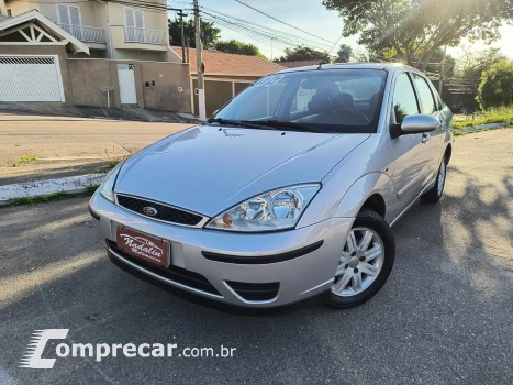 FORD FOCUS 1.6 GLX Sedan 8V 4 portas