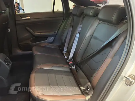 Virtus 1.0 4P 200 TSI FLEX HIGHLINE AUTOMÁTICO