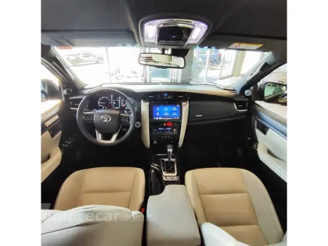 HILUX SW4 2.8 D-4D TURBO DIESEL DIAMOND 7L 4X4 AUTOMÁTICO