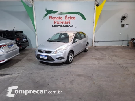 FORD FOCUS 2.0 GLX 16V 4 portas