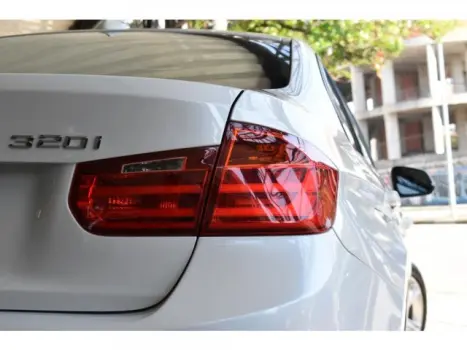320i - 2.0 16V TURBO ACTIVE 4P AUTOMÁTICO