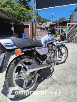 CB 400