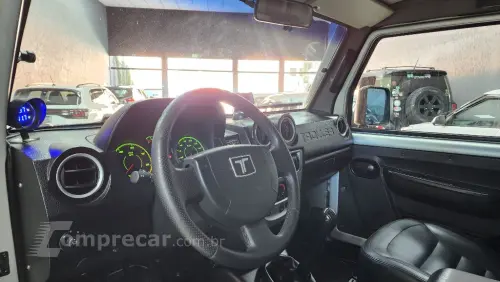 T-4 4x4 3.0 TB Int. Cap. Rígida Diesel